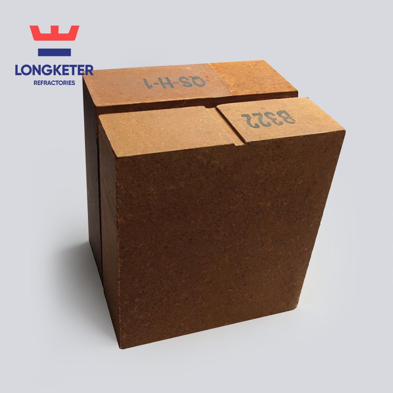 Brící spinel Maignéise